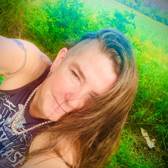 Meet your Posher, Eileen - Picture 2 of 3